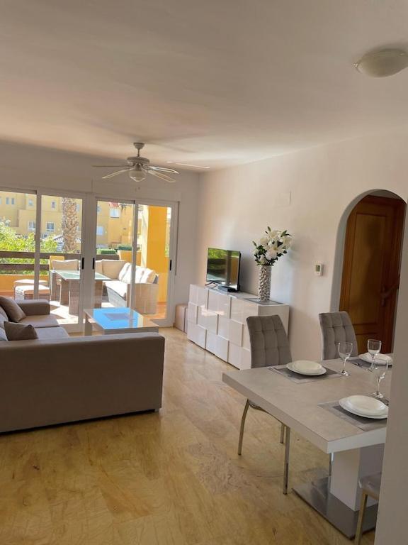 A Stunning 2 Bedroom Apartment 5 Min Walk To The Beautiful Beaches Of Vera Playa Playas de Vera エクステリア 写真